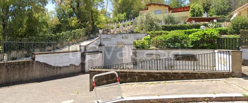 appartamento in vendita a Roma in zona Colle del Sole