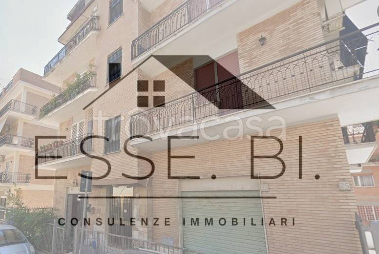 appartamento in vendita a Roma in zona Colle del Sole