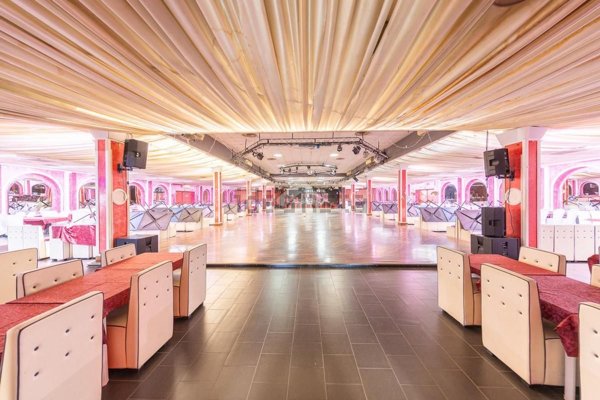 locale commerciale in vendita a Roma in zona Castelverde