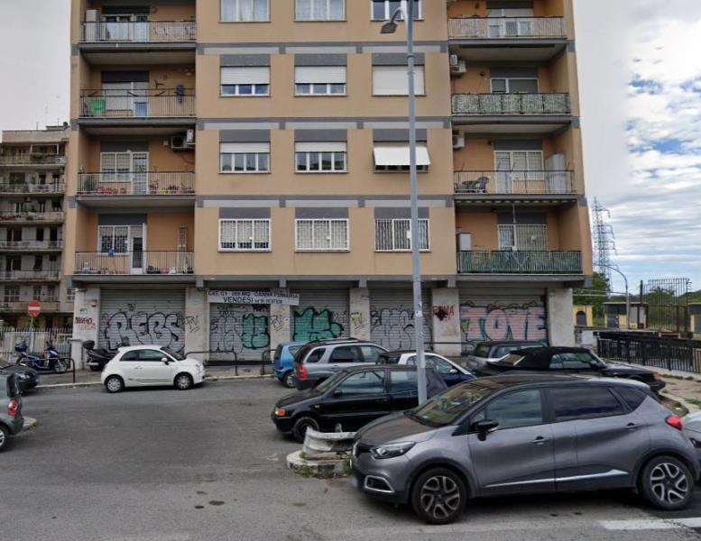 locale commerciale in vendita a Roma in zona Collatino