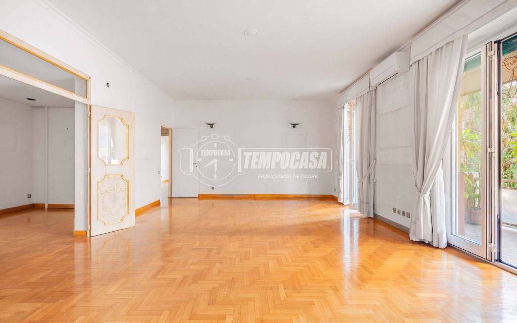 appartamento in vendita a Roma in zona EUR