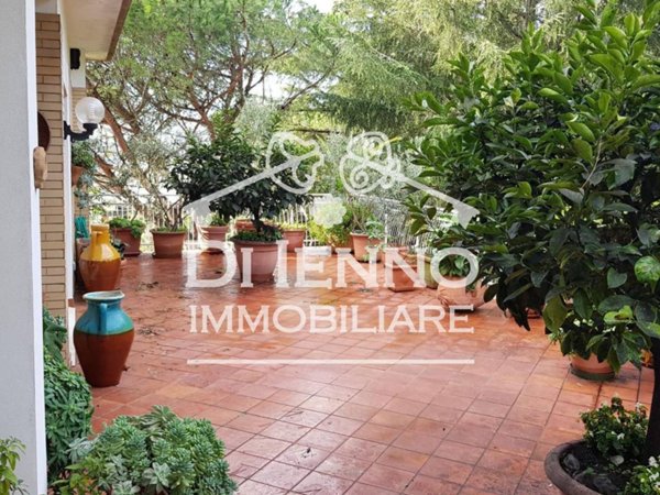 appartamento in vendita a Roma in zona Tomba di Nerone