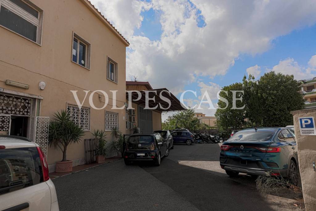 locale commerciale in vendita a Roma in zona Pietralata