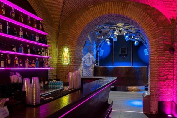 locale commerciale in vendita a Roma in zona Esquilino