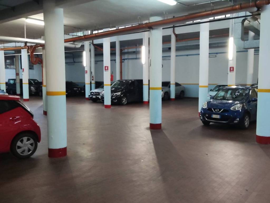 locale commerciale in vendita a Roma in zona Aurelio