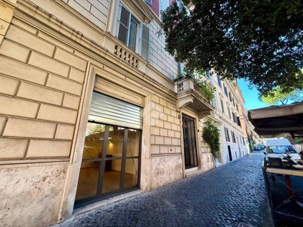 negozio in vendita a Roma in zona Rione Borgo