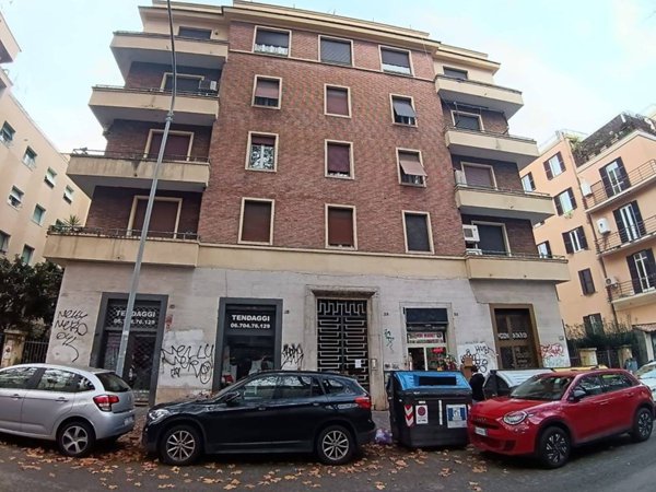 appartamento in vendita a Roma in zona Appio Latino