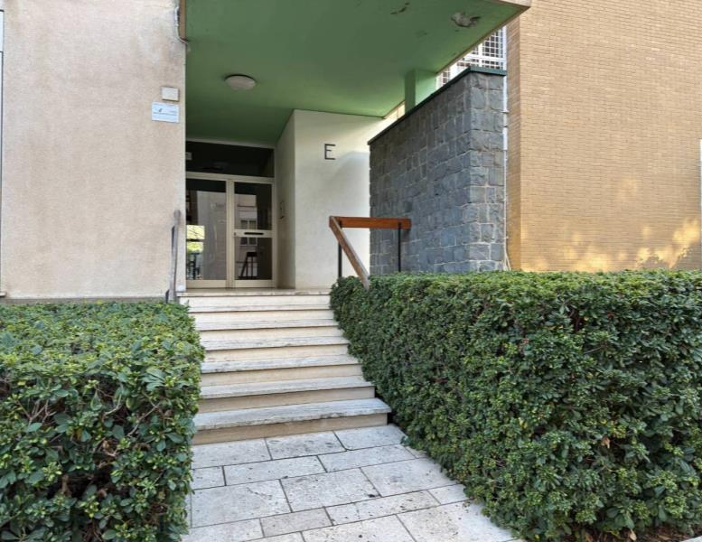 appartamento in vendita a Roma in zona EUR