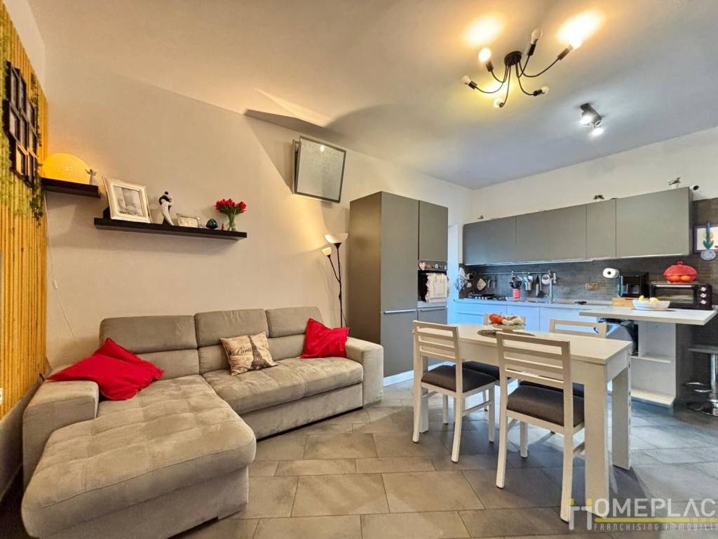 appartamento in vendita a Roma in zona Torre Angela