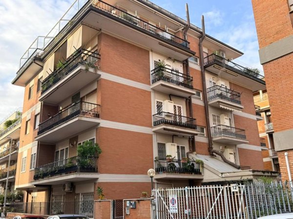 appartamento in vendita a Roma in zona Corviale