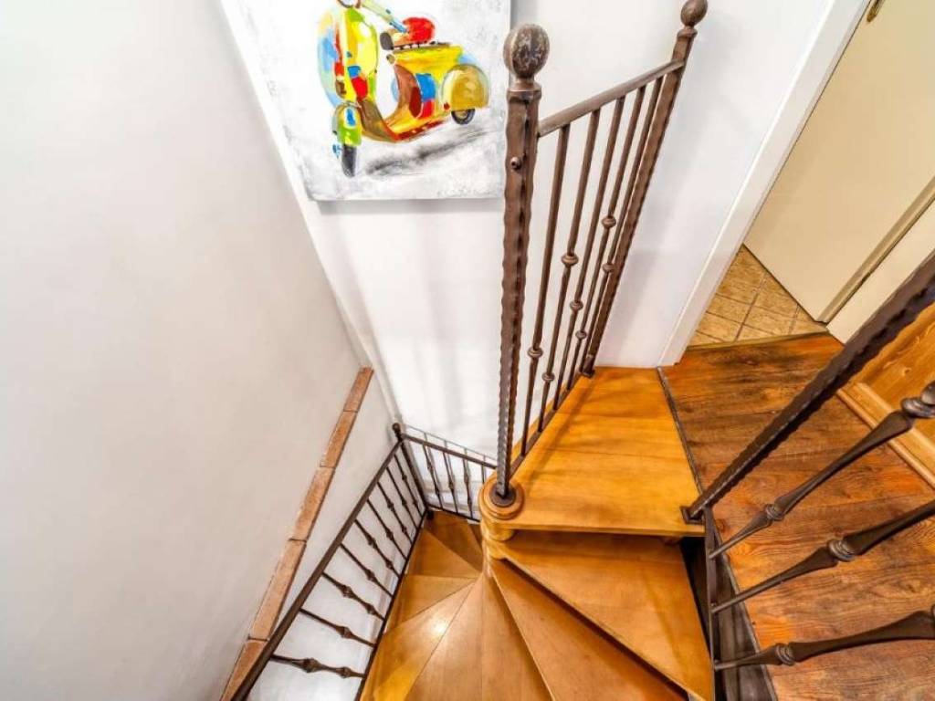 negozio in vendita a Roma in zona Rione Regola