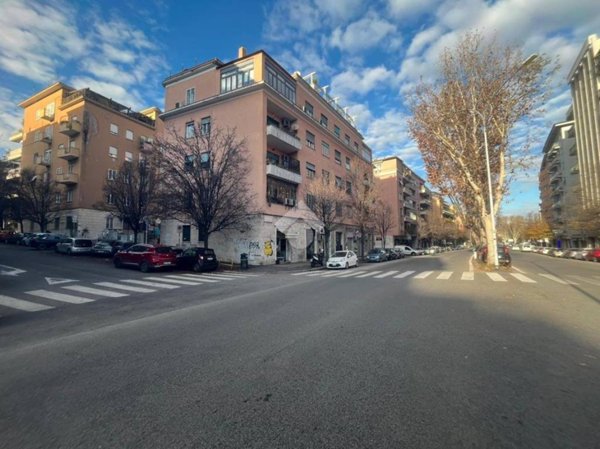 negozio in vendita a Roma in zona Trionfale