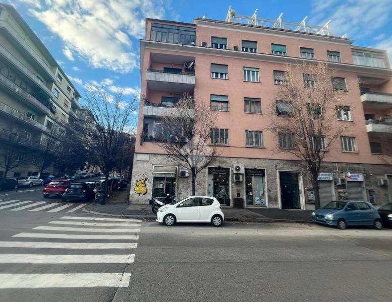 locale commerciale in vendita a Roma in zona Trionfale