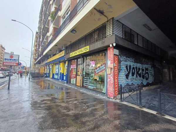 negozio in vendita a Roma in zona Appio Latino
