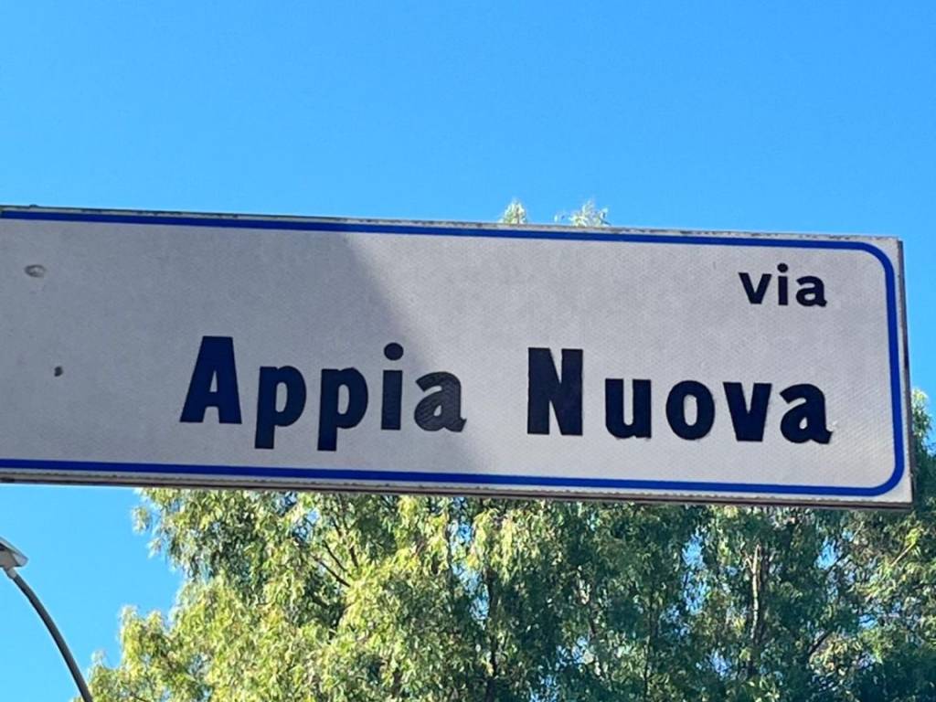 casa indipendente in vendita a Roma in zona Tuscolano