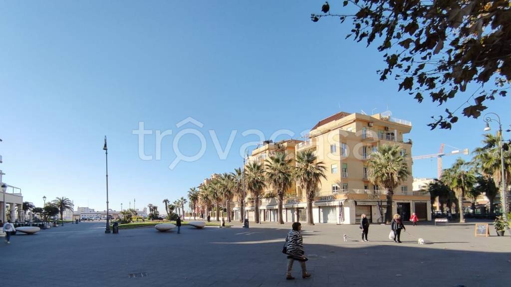 appartamento in vendita a Roma in zona Ostia