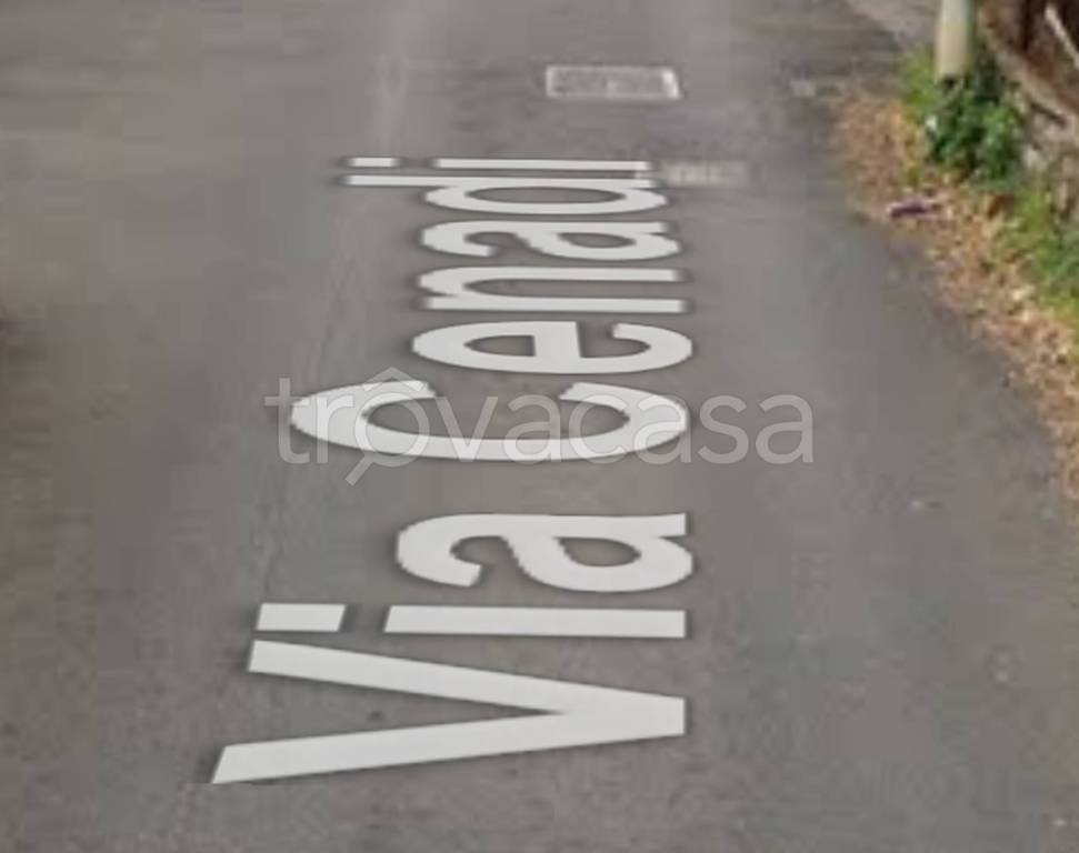 locale commerciale in vendita a Roma in zona Casal Morena