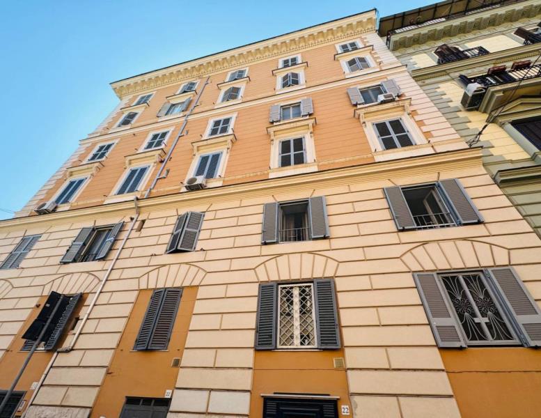 locale commerciale in vendita a Roma in zona Esquilino