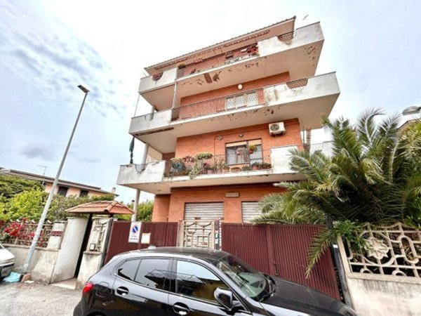 appartamento in vendita a Roma in zona Ostiense
