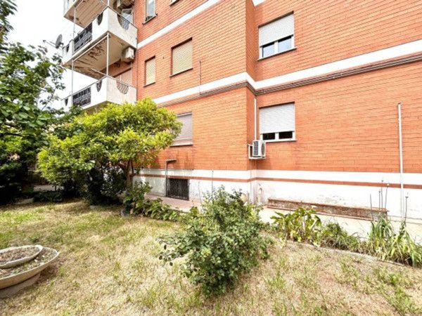appartamento in vendita a Roma in zona Ostiense