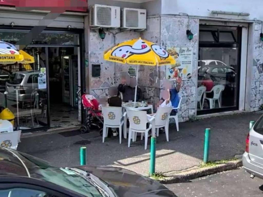 negozio in vendita a Roma in zona Torre Maura
