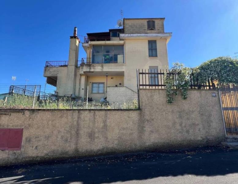 appartamento in vendita a Roma in zona Torrione Cerquetta