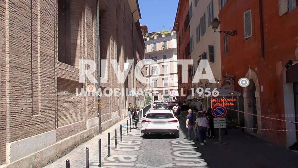 appartamento in vendita a Roma in zona Parione/Sant'Eustachio