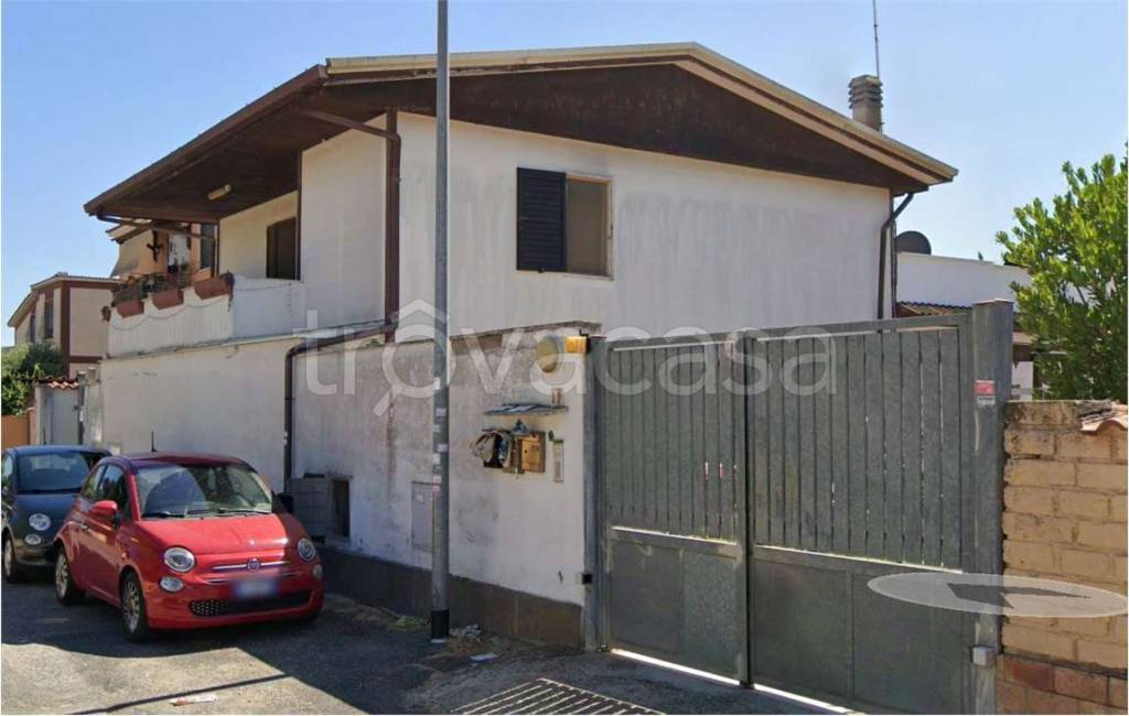 appartamento in vendita a Roma in zona Ostia Antica