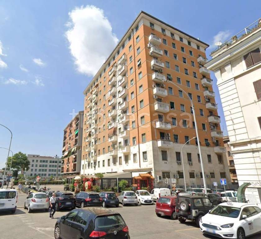 appartamento in vendita a Roma in zona Appio Latino