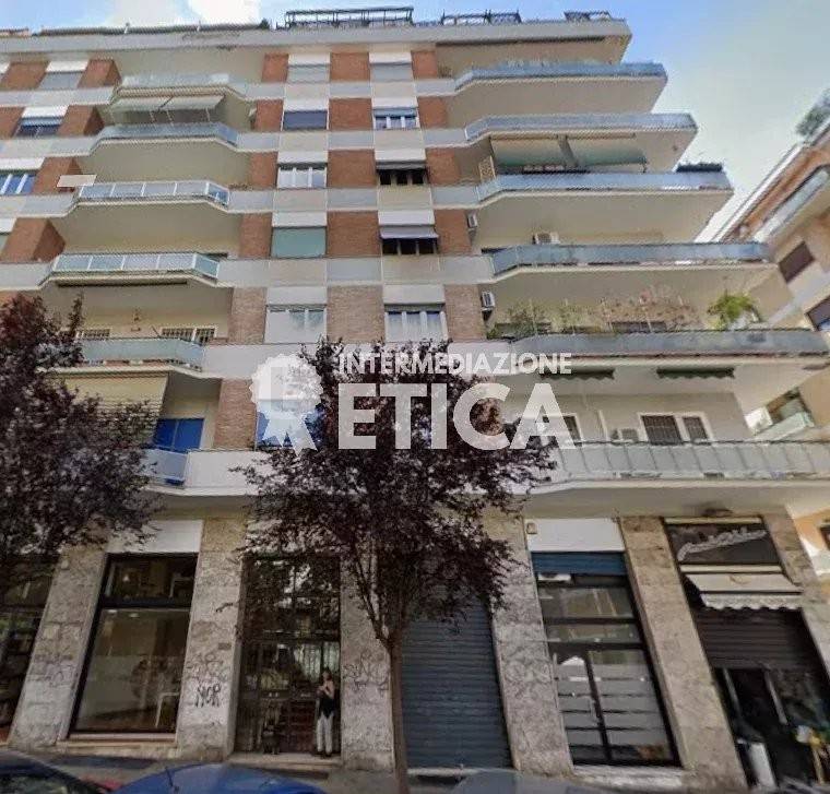 appartamento in vendita a Roma in zona Ardeatino