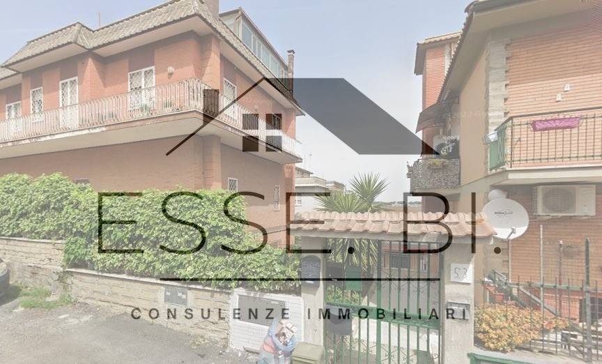 appartamento in vendita a Roma in zona Colle Prenestino