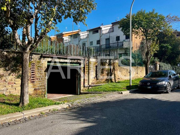 casa semindipendente in vendita a Roma in zona Axa