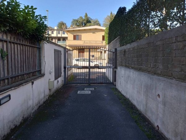 appartamento in vendita a Roma in zona Pantan Monastero