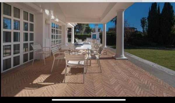 casa indipendente in vendita a Roma in zona Casal Palocco