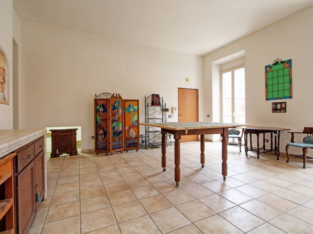 appartamento in vendita a Roma in zona Appio Latino