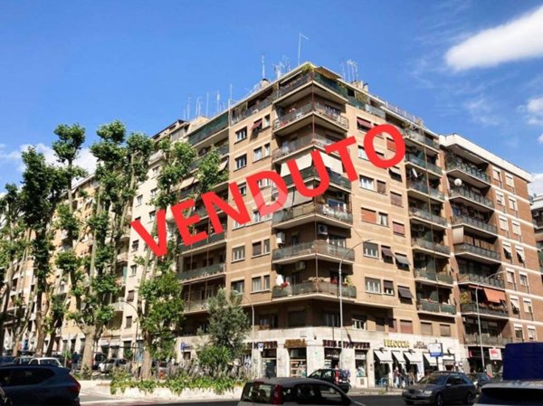 appartamento in vendita a Roma in zona Tuscolano