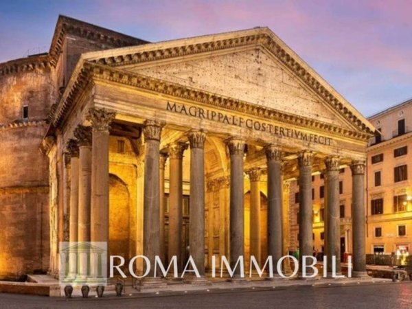 appartamento in vendita a Roma in zona Parione/Sant'Eustachio