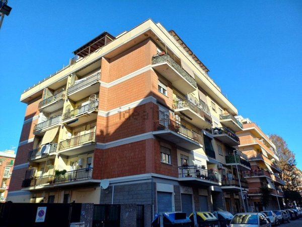 appartamento in vendita a Roma in zona Ostia
