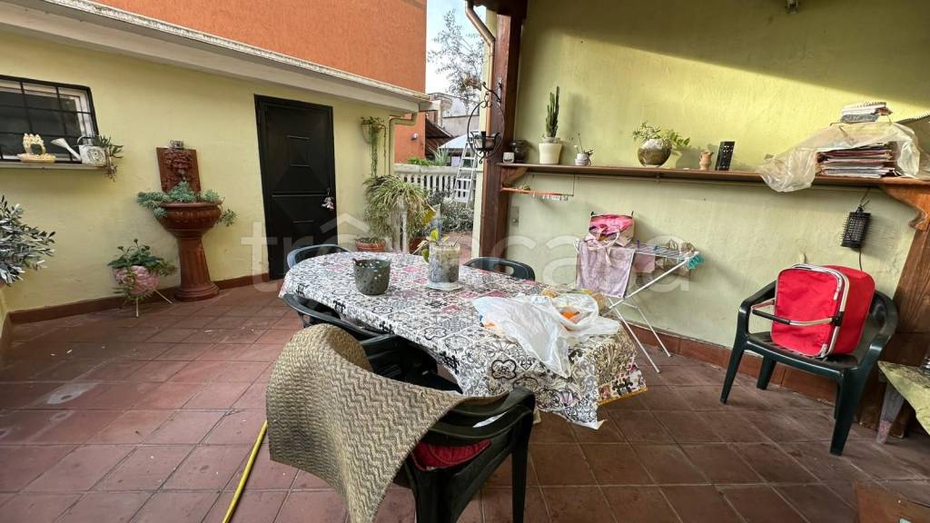 appartamento in vendita a Roma in zona Torre Spaccata