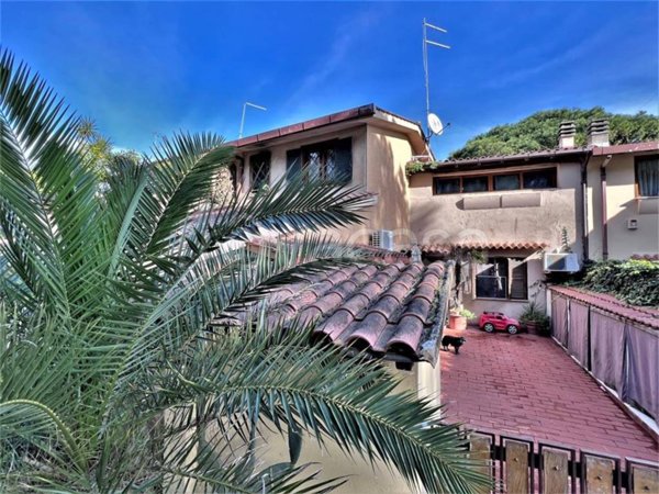 casa indipendente in vendita a Roma in zona Axa