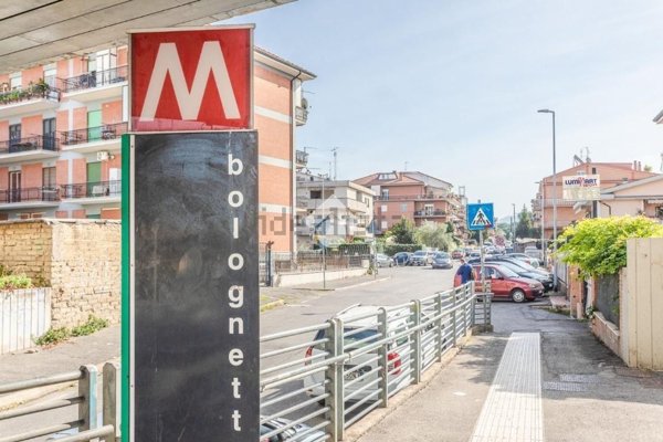 ufficio in vendita a Roma in zona Finocchio
