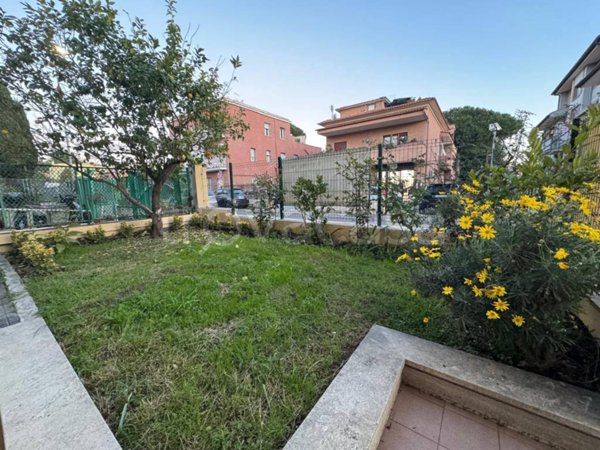 appartamento in vendita a Roma in zona Montespaccato