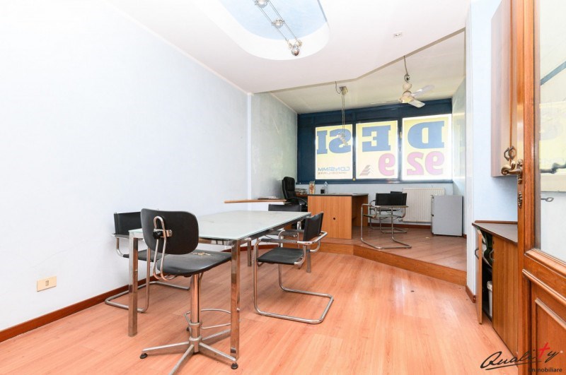 ufficio in vendita a Roma in zona Torre Angela