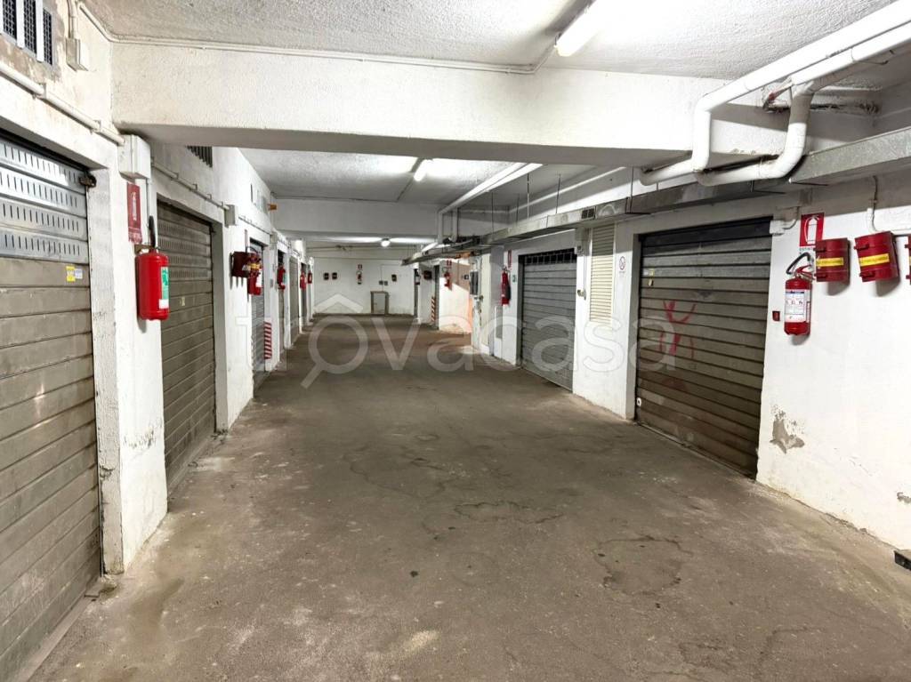 locale di sgombero in vendita a Roma in zona Prenestino-Centocelle