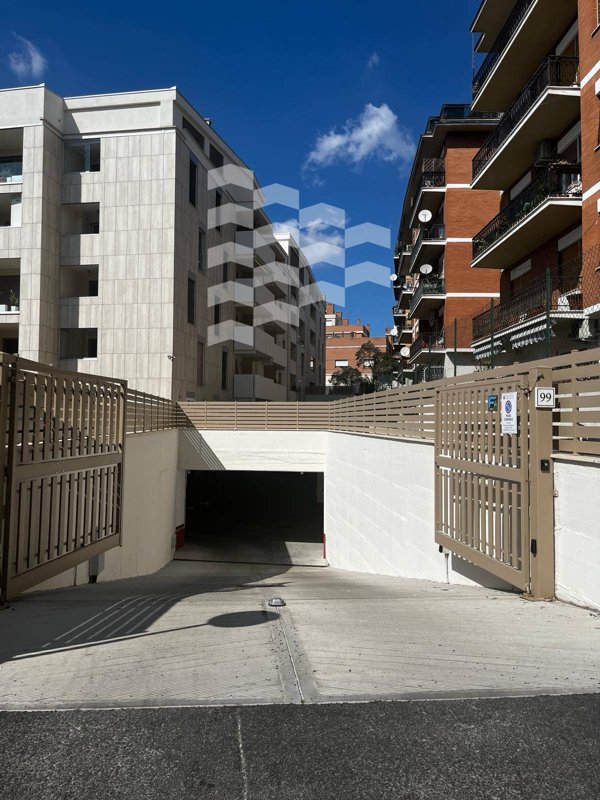 ufficio in vendita a Roma in zona Tuscolano