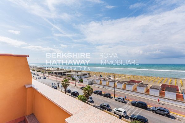 casa indipendente in vendita a Roma in zona Ostia