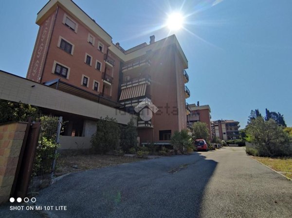 locale commerciale in vendita a Roma in zona Osteria del Curato