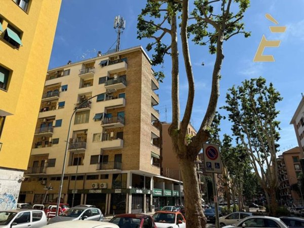 negozio in vendita a Roma in zona Cinecittà