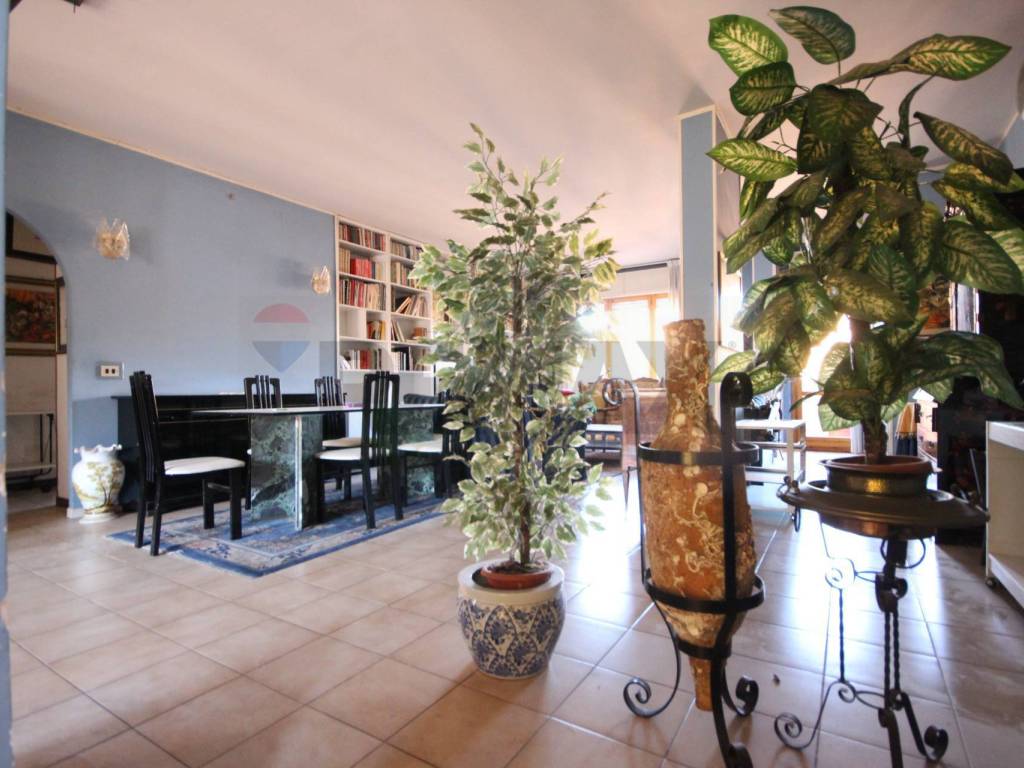 appartamento in vendita a Roma in zona Ardeatino