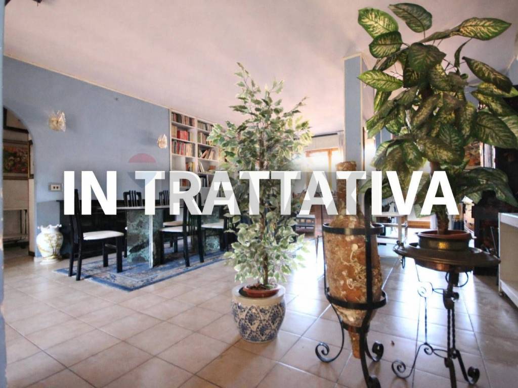 appartamento in vendita a Roma in zona Ardeatino